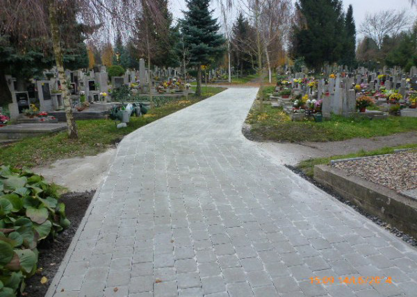 Rekonstrukce chodníku na hřbitově